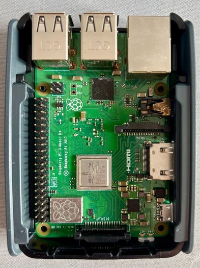 Raspberry Pi 3B+ with case and original adapter
