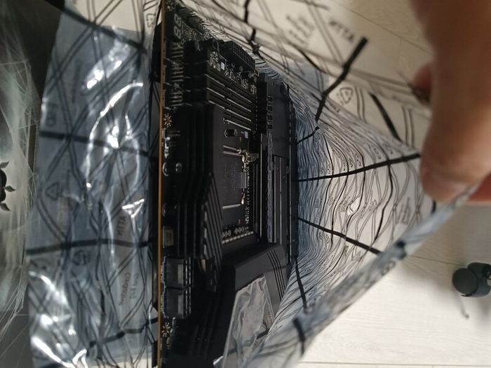 MEG Z690 unify High End Intel 1700 mobo