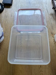 Cake storage box
