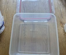 Cake storage box