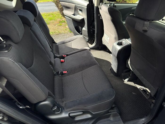 Toyota Prius Alpha 2015 7 Seater Auto Family Car