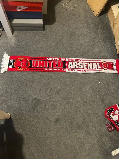 3 man united scarves