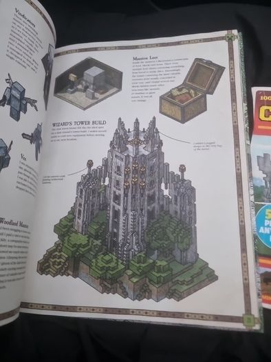 Minecraft: Maps : An Explorer's Guide to Minecraft by Mojang AB and The Official Minecraft Team and Cool builds in Minecraft.