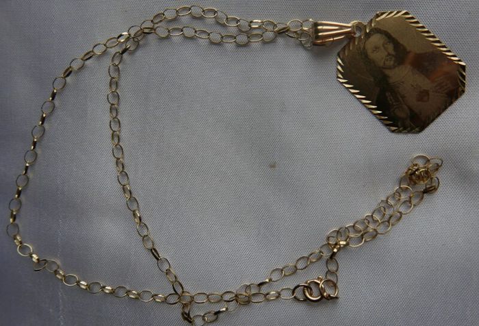 Vintage 9ct Yellow Gold 10Ct 417 Pendant and 9Ct 375 Necklace Sacred Heart Jesus Christ Pendant Necklace, Catholic Jewelry Gift, Religious Gift 4.4g
