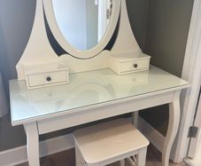 Vanity table