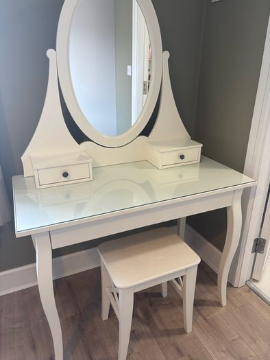 Vanity table