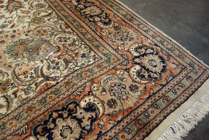 P.ersian Tabriz Rug 3.1 X 2.43m (TZ)