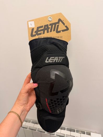MTB Leatt Knee Guards Large - New