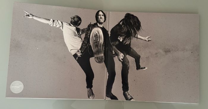 Ash - Islands. Played twice and like new. Gatefold sleeve with insert and printed inner sleeve.