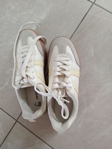 womens trainers size 4 very good condition  6e per pair