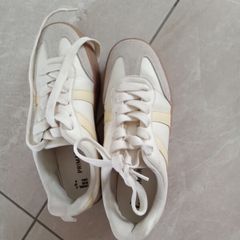 womens trainers size 4 very good condition  6e per pair
