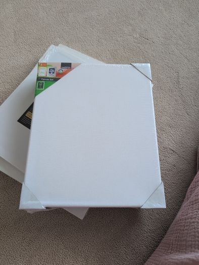 Bundle of canvas, white, arteza and crelando