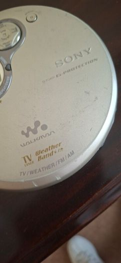 Sony Walkman FM/AM Radio D-FJ401