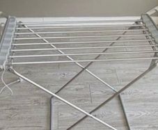 Heated clothes stand