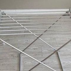 Heated clothes stand