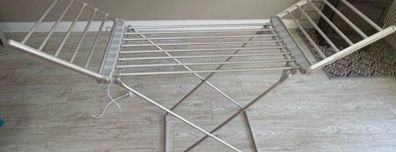 Heated clothes stand
