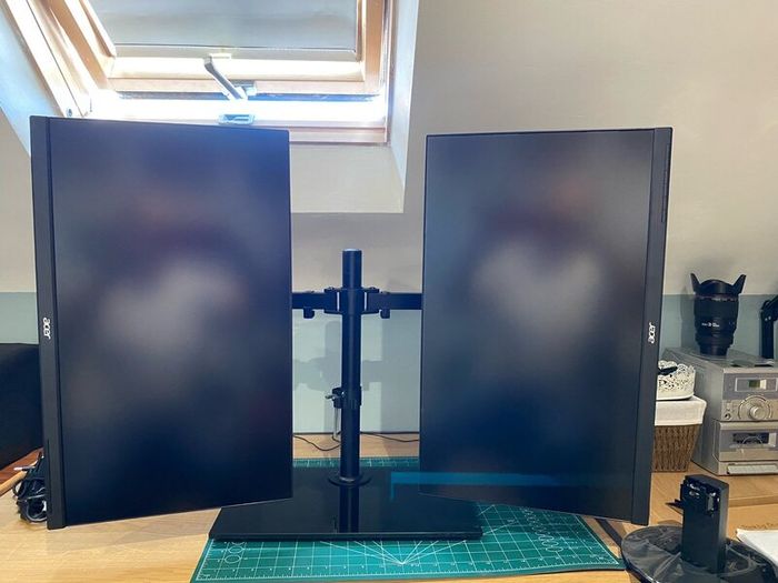 2no Acer LCD Display screens 24