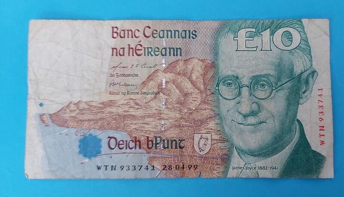 Irish 3 X 1999 Ten Pound banknots in Fine  condition