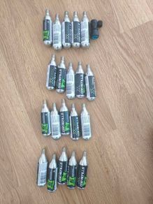 CO2 refills x 20 - 16g threaded - including inflator