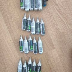 CO2 refills x 20 - 16g threaded - including inflator