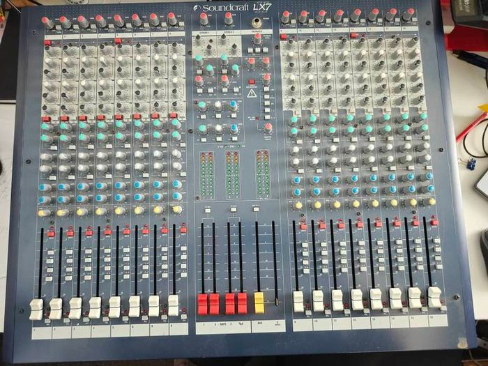 soundcraft LX7II  16 channel mixing desk.