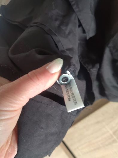 Black shirt size fits sm