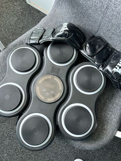 Electric music boxing machine