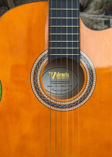Valencia VC104C Cutaway Classical Guitar + Gig Bag