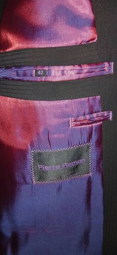 Black 2 piece mans Pierre Remon suit 42R