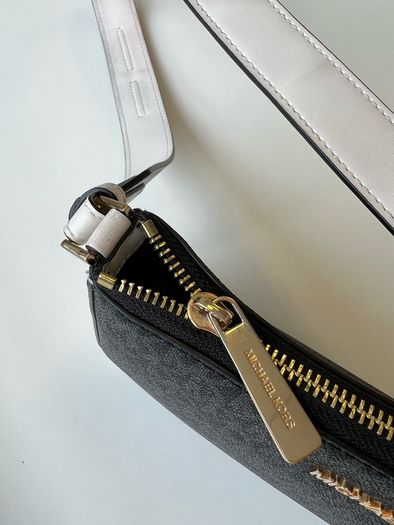Perfect gift Michael Kors bag with ALL brand NEW accessories