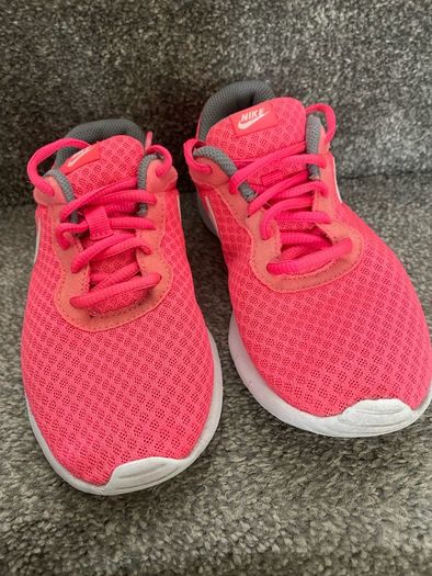 Pink Nike Tanjun runners
