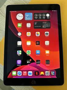 iPad Pro 9.7 128GB Wi-Fi + Cellular - Space Grey - Fully Working