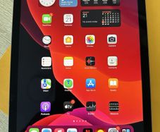 iPad Pro 9.7 128GB Wi-Fi + Cellular - Space Grey - Fully Working
