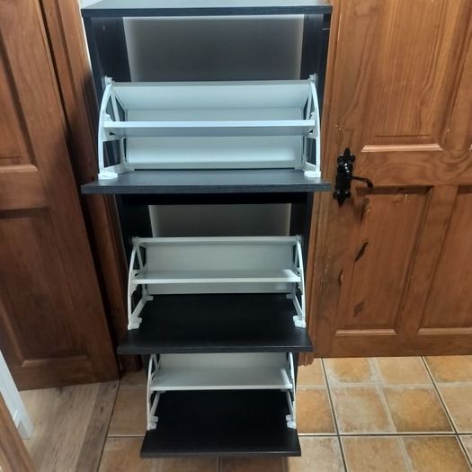 Shoe cabinet