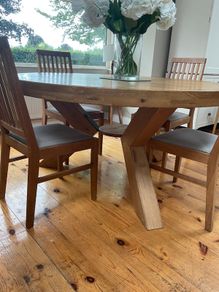 Large oak Maximus oak table & chairs