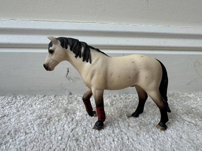 Schleich 13706 Buckskin Pony 2011 Used Dirty Please see photos