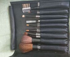 Cosmetic brushes