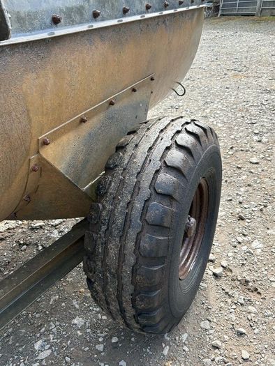 Muck spreader