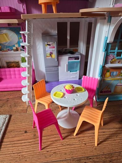 Barbie house and car
