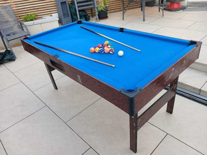 Pool table