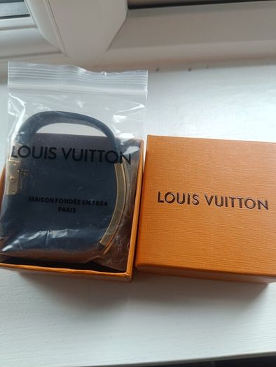 wrist  band LV