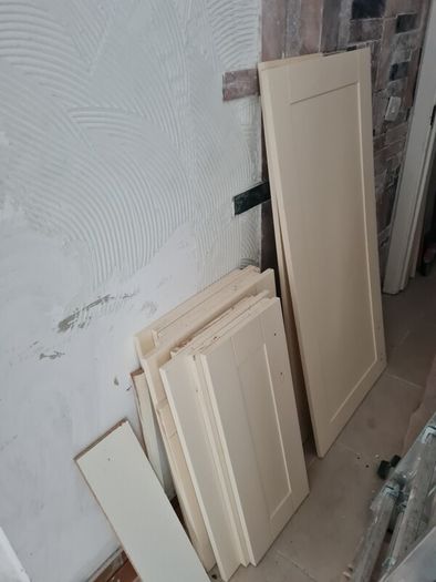 kitchen press doors  and quartz sink