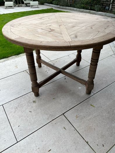 Mexican Pine Round Table