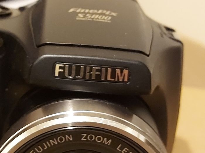 Fujifilm FinePix S5800 Digital Camera, Takes 4 AA Batteries, not powering on, for parts or repair