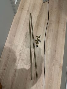 Adjustable curtain holder