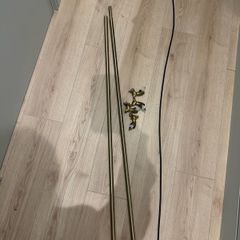 Adjustable curtain holder