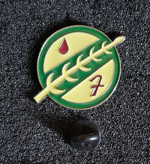 Star wars , pin back badges.