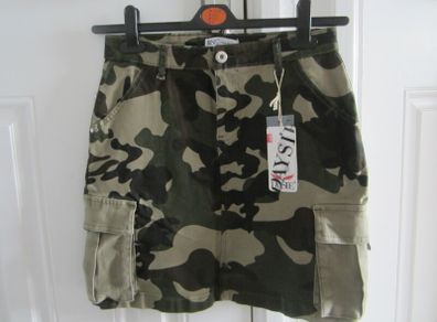 Short Green Camouflage Cargo Skirt - BNWT