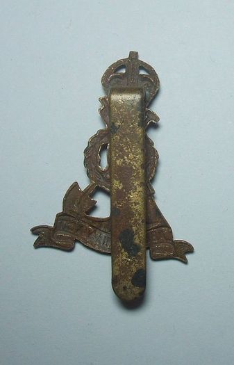 REGIMENTAL CAP BADGES (brass & bi-metal) - 8 different types (see below), militaria lot B.