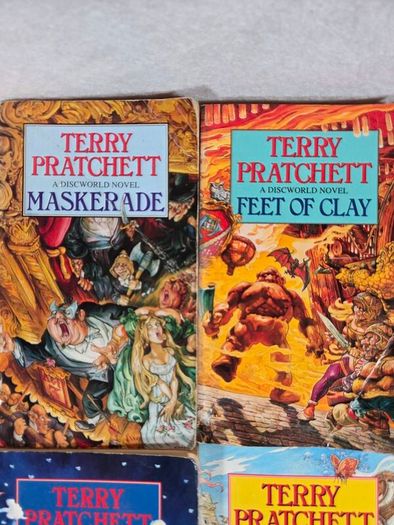 Terry Pratchett paperbacks x6